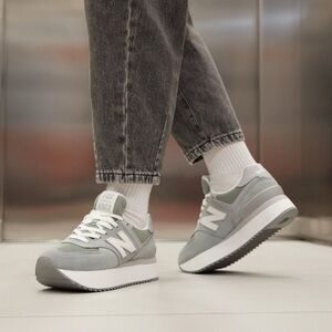New Balance Women's Light Gray Sneakers